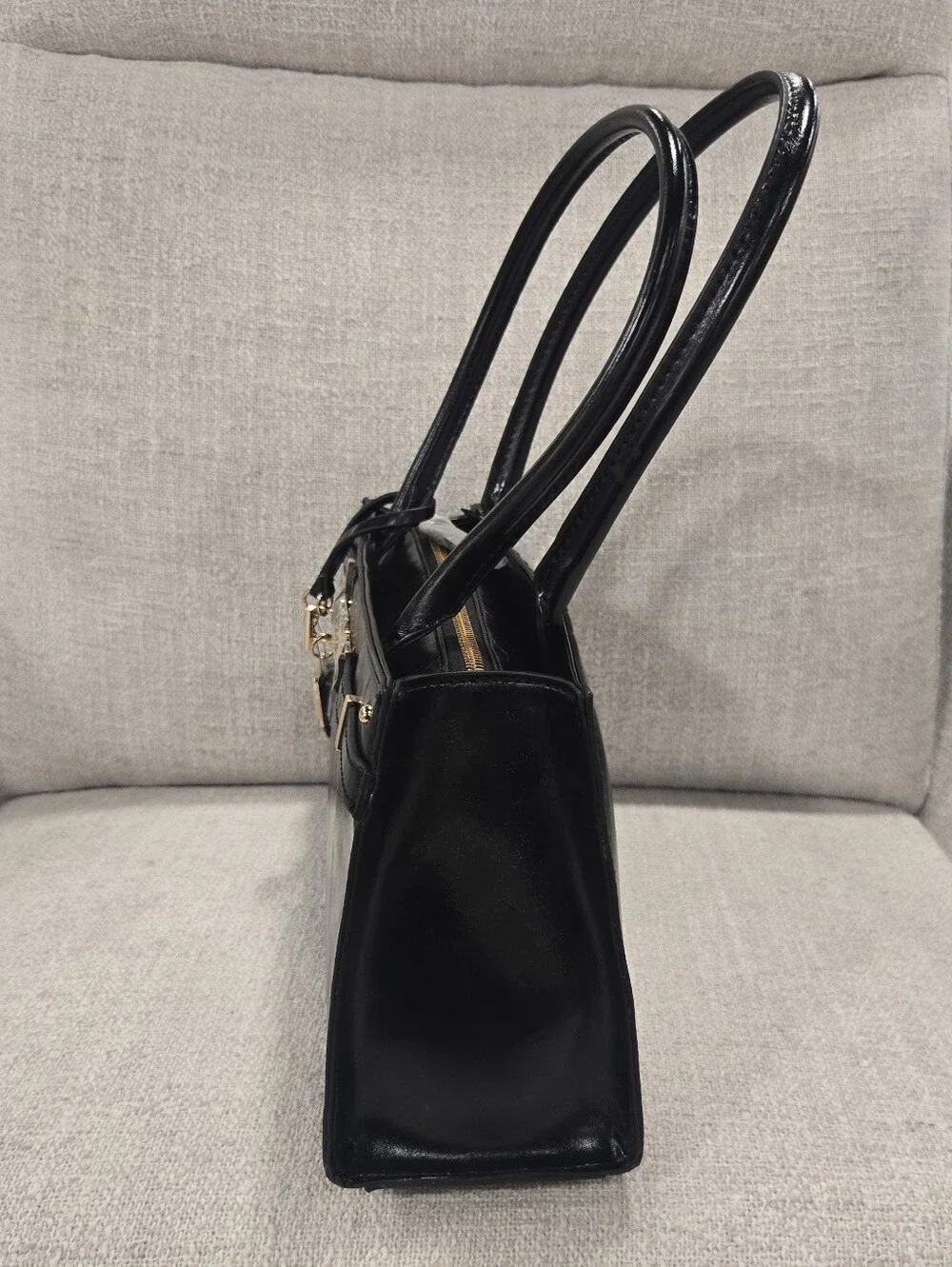 GUESS Black Shoulder Handbag
